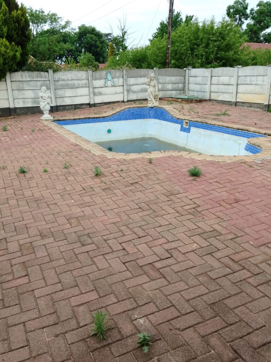 5 Bedroom Property for Sale in Meiringspark North West